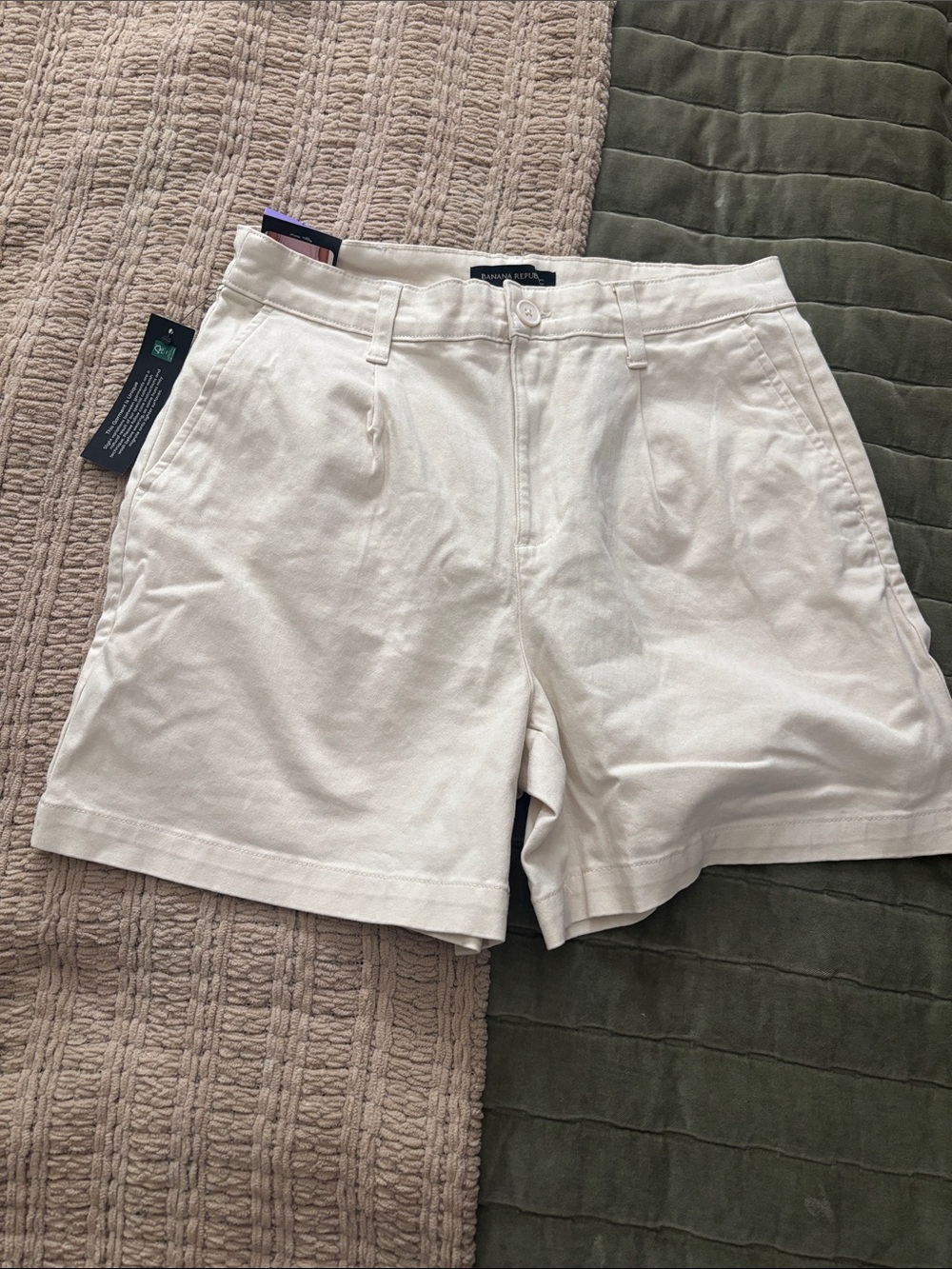 Banana Republic Cream High-Waist Pleated Women's Shorts